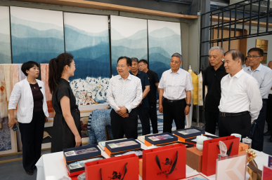 淄博市见义勇为基金会理事长韩国祥一行来校调研交流
