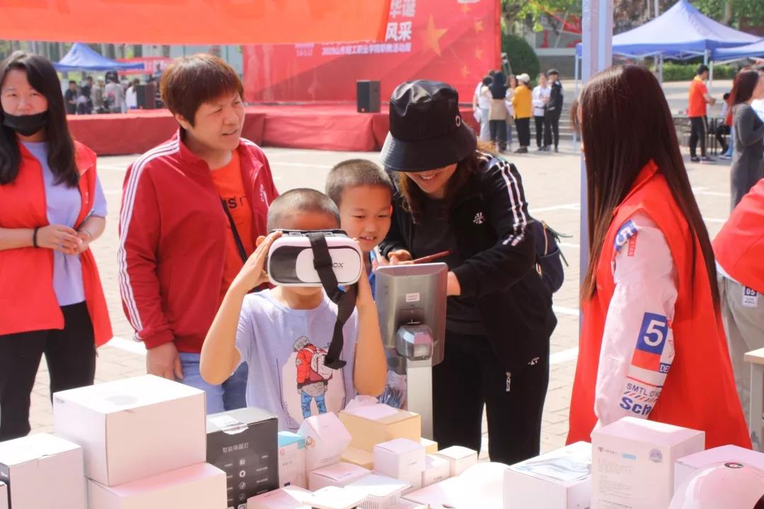 齐鲁晚报讯:山东轻工职业学院开展职教周校园开放日活动